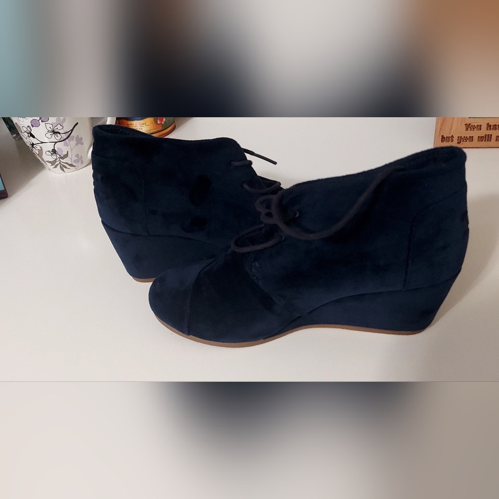 Tom's W 8 Blue Velvet Wedge Bootie